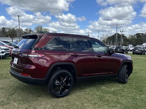 New 2026 Jeep Grand Cherokee Limited w/ Limited Altitude Package AWD/4WD image 10