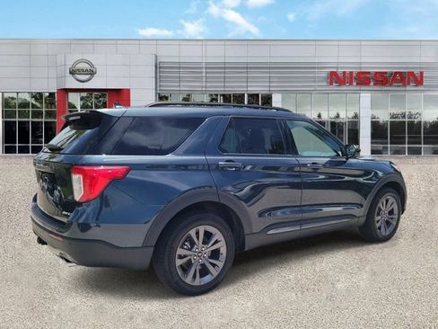 Used 2024 Ford Explorer XLT w/ Equipment Group 202A AWD/4WD image 2