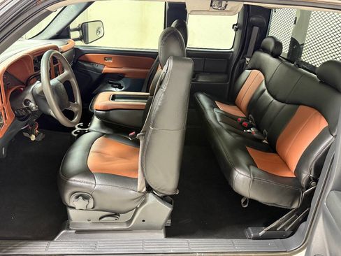 Used 2002 Chevrolet Silverado 3500 4X2 4dr Extended Cab image 36