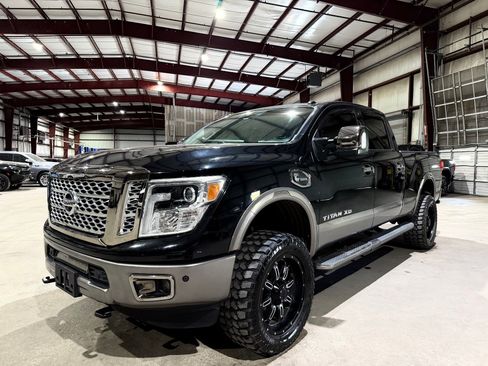 Used 2019 Nissan Titan Platinum Reserve w/ Platinum Utility Package image 9