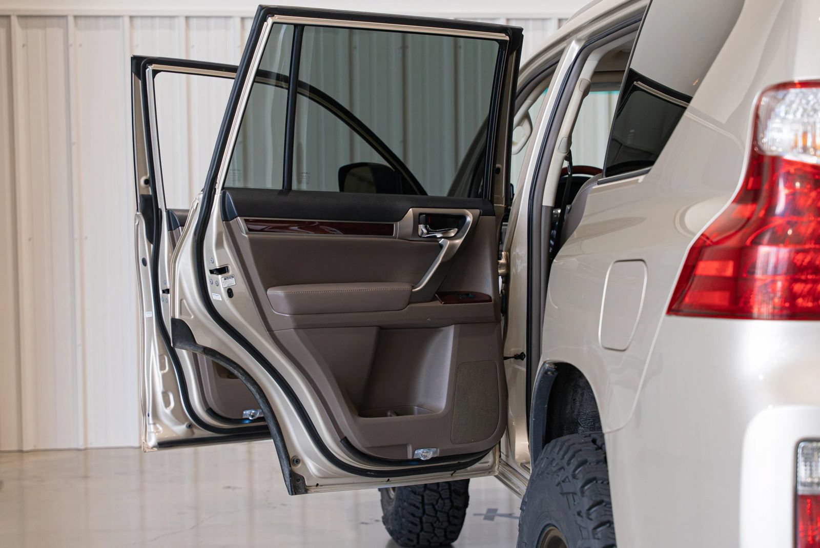 Used 2011 Lexus GX 460 w/ Convenience Pkg AWD/4WD image 29