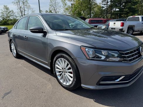 Used 2016 Volkswagen Passat 1.8T SE FWD image 12
