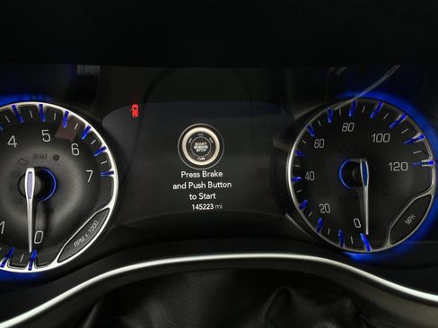 Used 2018 Chrysler Pacifica Limited FWD image 13