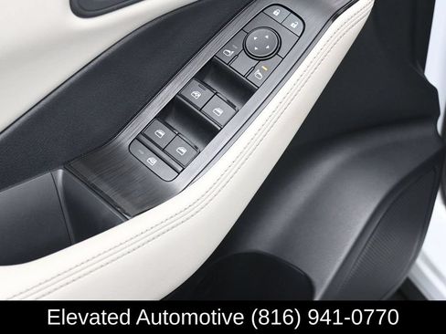 Used 2024 Nissan Rogue SV AWD/4WD image 19