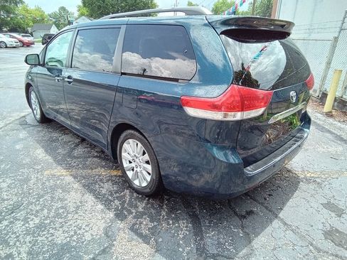 Used 2011 Toyota Sienna Limited w/ Entertainment Pkg FWD image 12