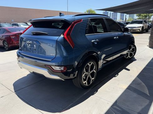 Used 2024 Kia Niro SX Touring FWD image 4