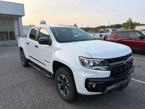 Used 2022 Chevrolet Colorado Z71 w/ Safety Package AWD/4WD image 3
