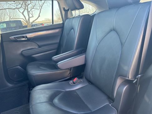 Used 2021 Toyota Highlander Platinum image 9