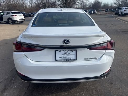 Certified 2025 Lexus ES 300h w/ Premium Package image 4