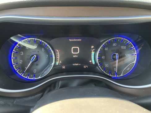 Used 2018 Chrysler Pacifica Touring-L Plus w/ Tire & Wheel Group FWD image 17