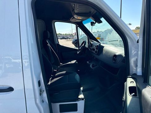 Used 2023 Mercedes-Benz Sprinter 2500 image 13