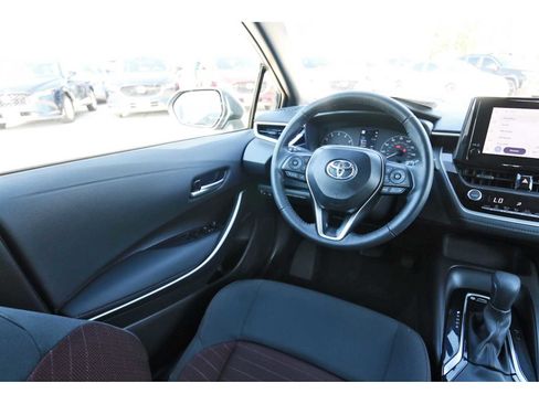 Used 2025 Toyota Corolla SE image 6
