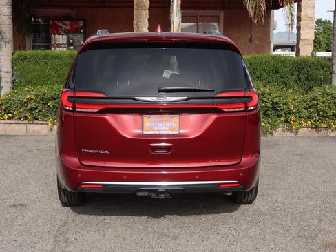 Used 2021 Chrysler Pacifica Touring-L w/ Uconnect Theater Family Group image 6