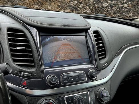 Used 2017 Chevrolet Impala LT w/ Convenience Package image 19