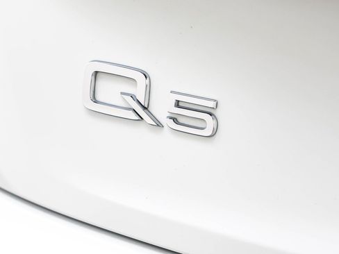 Used 2025 Audi Q5 e Premium Plus w/ Premium Plus Package image 10