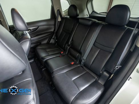 Used 2019 Nissan Rogue SL w/ Premium Package AWD/4WD image 32