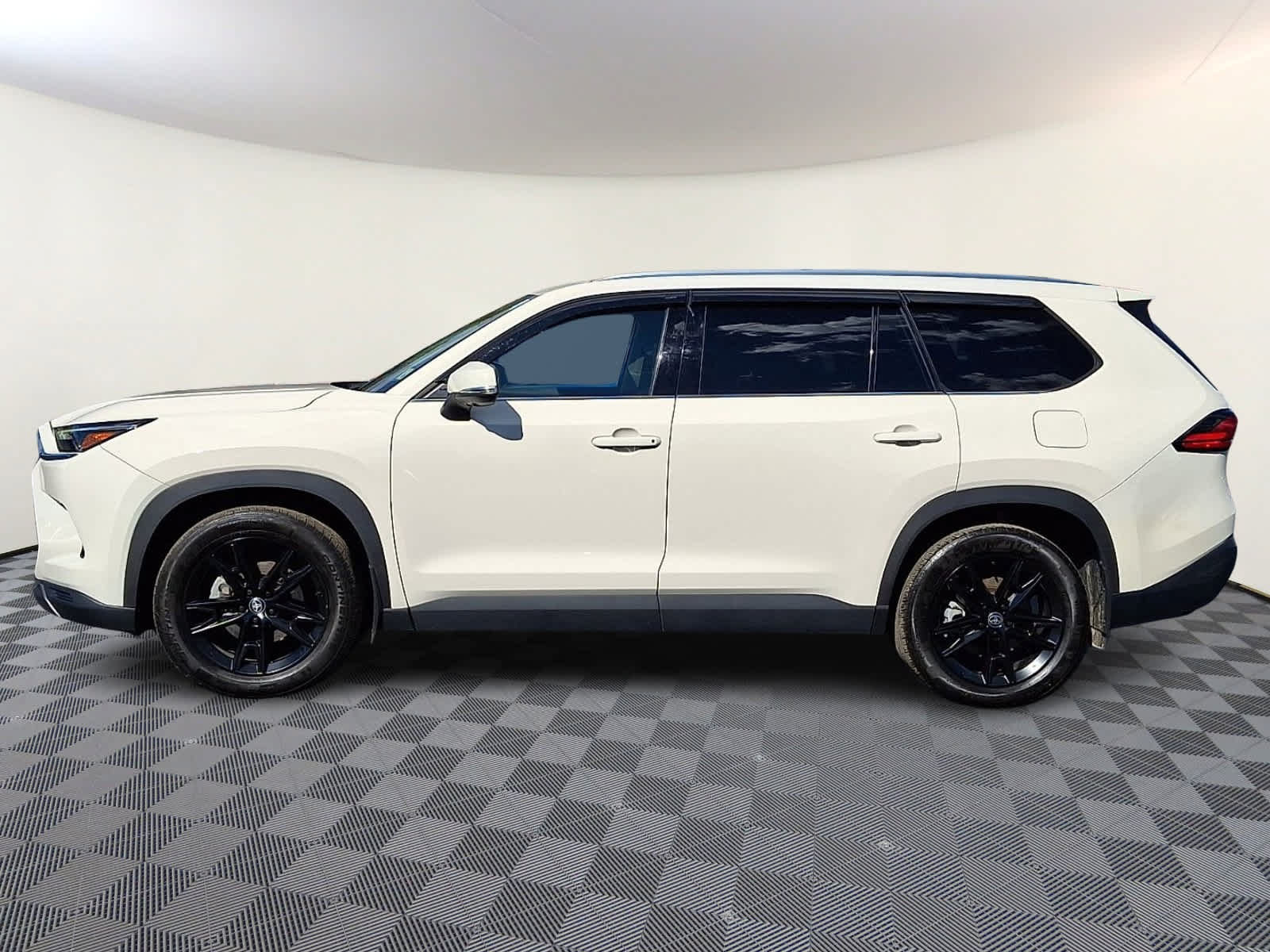 Certified 2024 Toyota Grand Highlander AWD image 9
