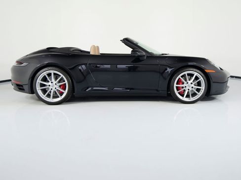 Certified 2022 Porsche 911 Carrera 4S image 11