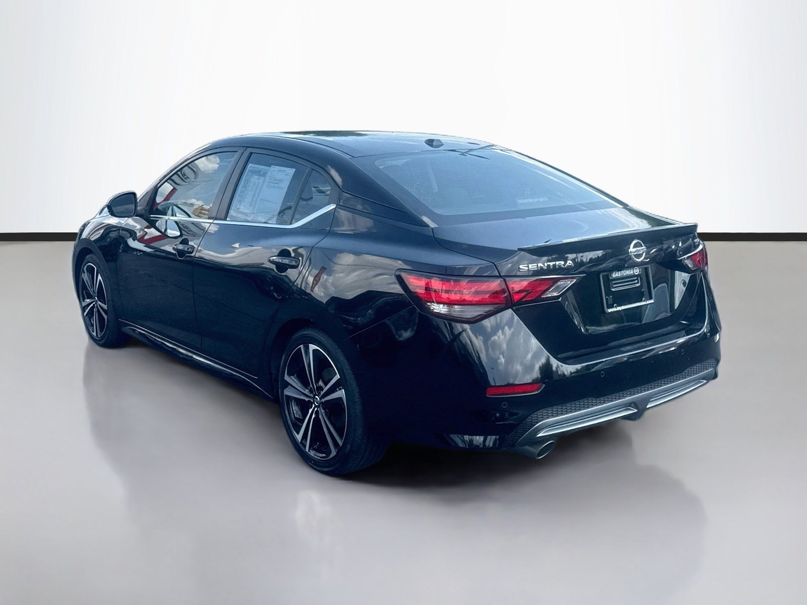 Used 2022 Nissan Sentra SR w/ Electronics Package FWD image 5