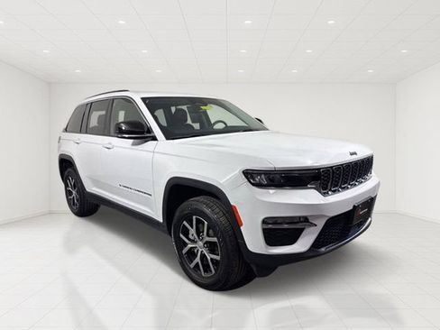 Used 2023 Jeep Grand Cherokee Limited AWD/4WD image 1