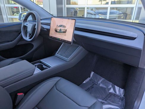 Used 2026 Tesla Model Y Long Range image 29