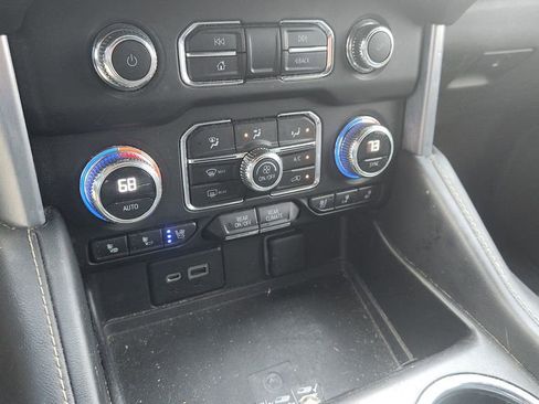 Used 2023 GMC Yukon XL SLT AWD/4WD image 19