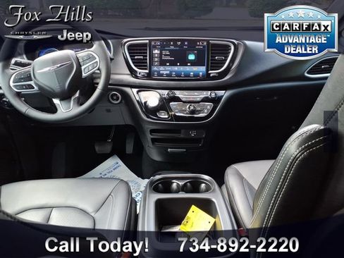 Used 2026 Chrysler Pacifica Select FWD image 14