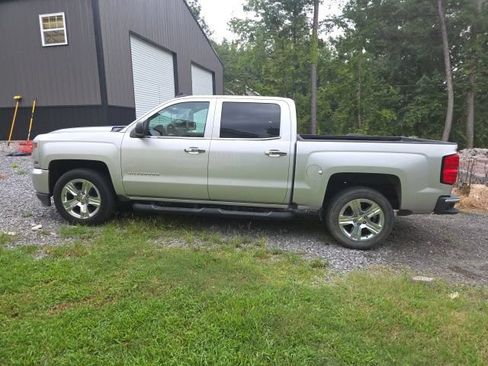 Used 2018 Chevrolet Silverado 1500 Custom w/ Custom Value Package RWD image 1