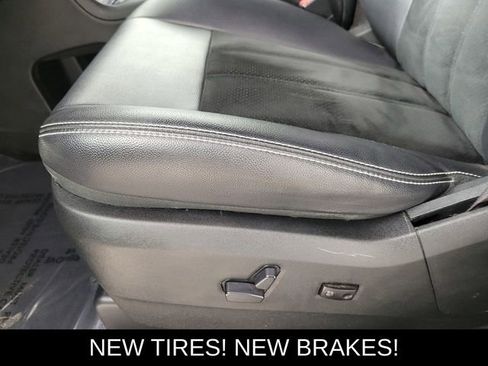 Used 2017 Dodge Grand Caravan SXT w/ Driver Convenience Group image 14