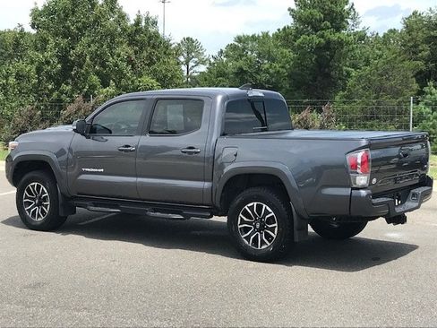 Used 2021 Toyota Tacoma TRD Sport w/ Technology Package RWD image 4