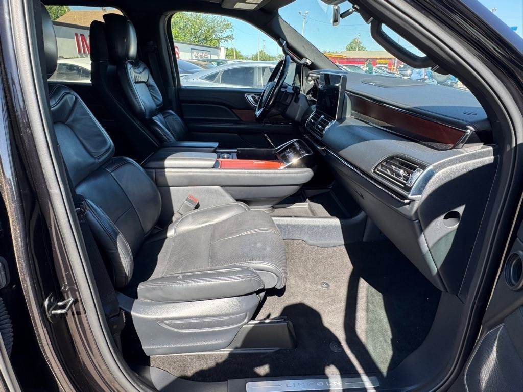 Used 2022 Lincoln Navigator Reserve AWD/4WD image 14