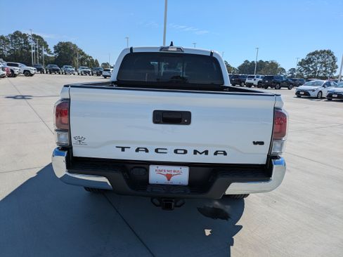 Certified 2023 Toyota Tacoma TRD Off-Road image 6