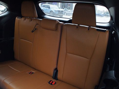 Used 2025 Toyota Highlander Platinum image 16