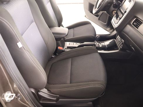 Used 2018 Mitsubishi Outlander ES AWD/4WD image 13