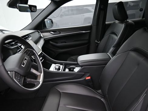 New 2025 Jeep Grand Cherokee Limited image 13