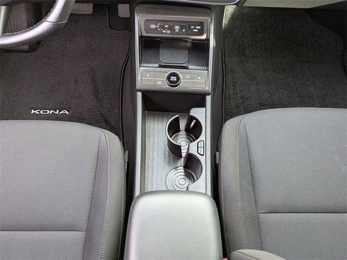 Used 2025 Hyundai Kona SEL image 19