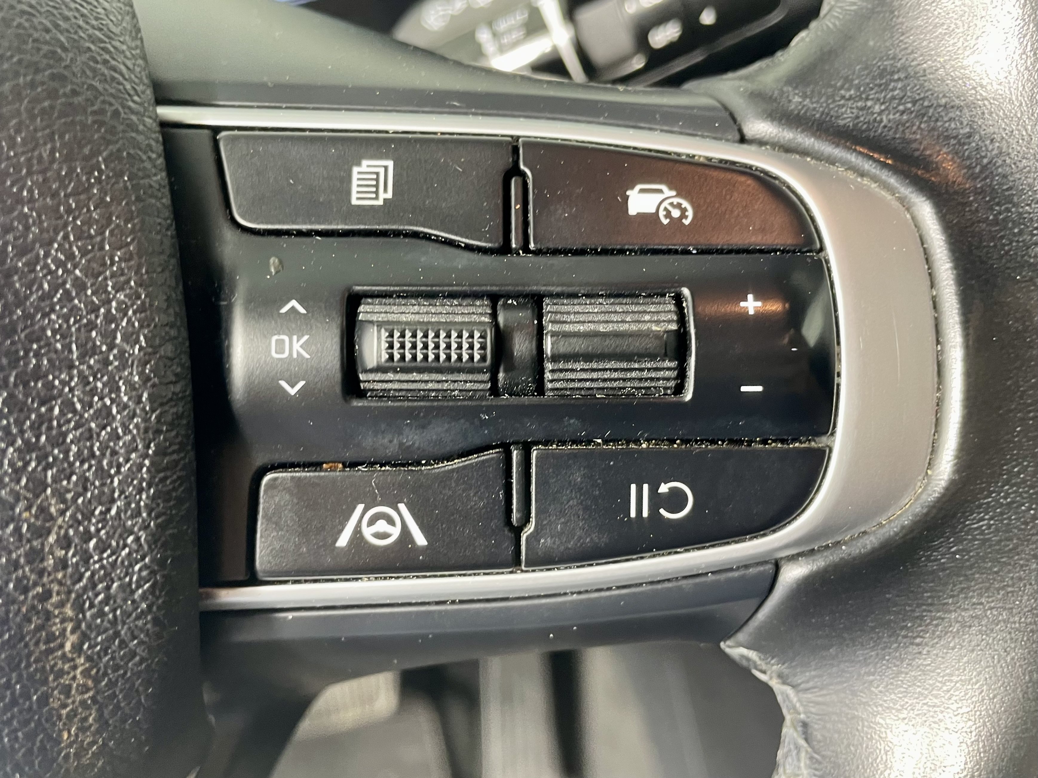 Used 2023 Kia Sportage EX FWD image 16