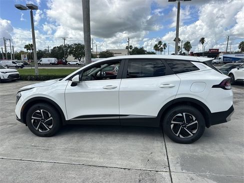 Used 2023 Kia Sportage LX image 9