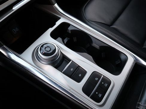 Certified 2022 Ford Explorer XLT w/ Equipment Group 202A image 34