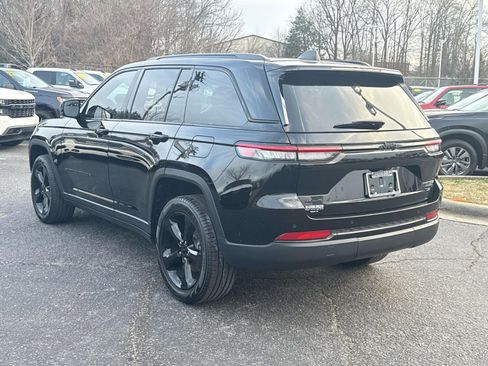 Used 2023 Jeep Grand Cherokee Limited w/ Black Appearance Package image 6