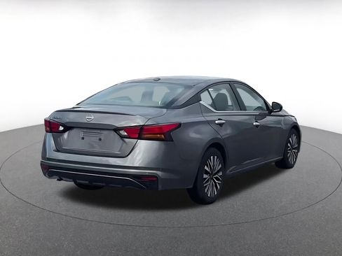 Used 2025 Nissan Altima 2.5 SV image 14