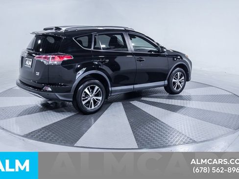 Used 2018 Toyota RAV4 XLE AWD/4WD image 10