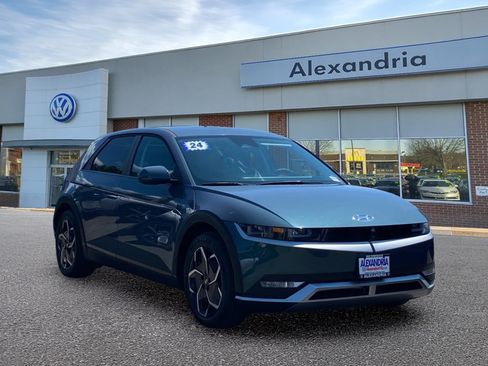 Used 2024 Hyundai Ioniq 5 SE RWD image 1