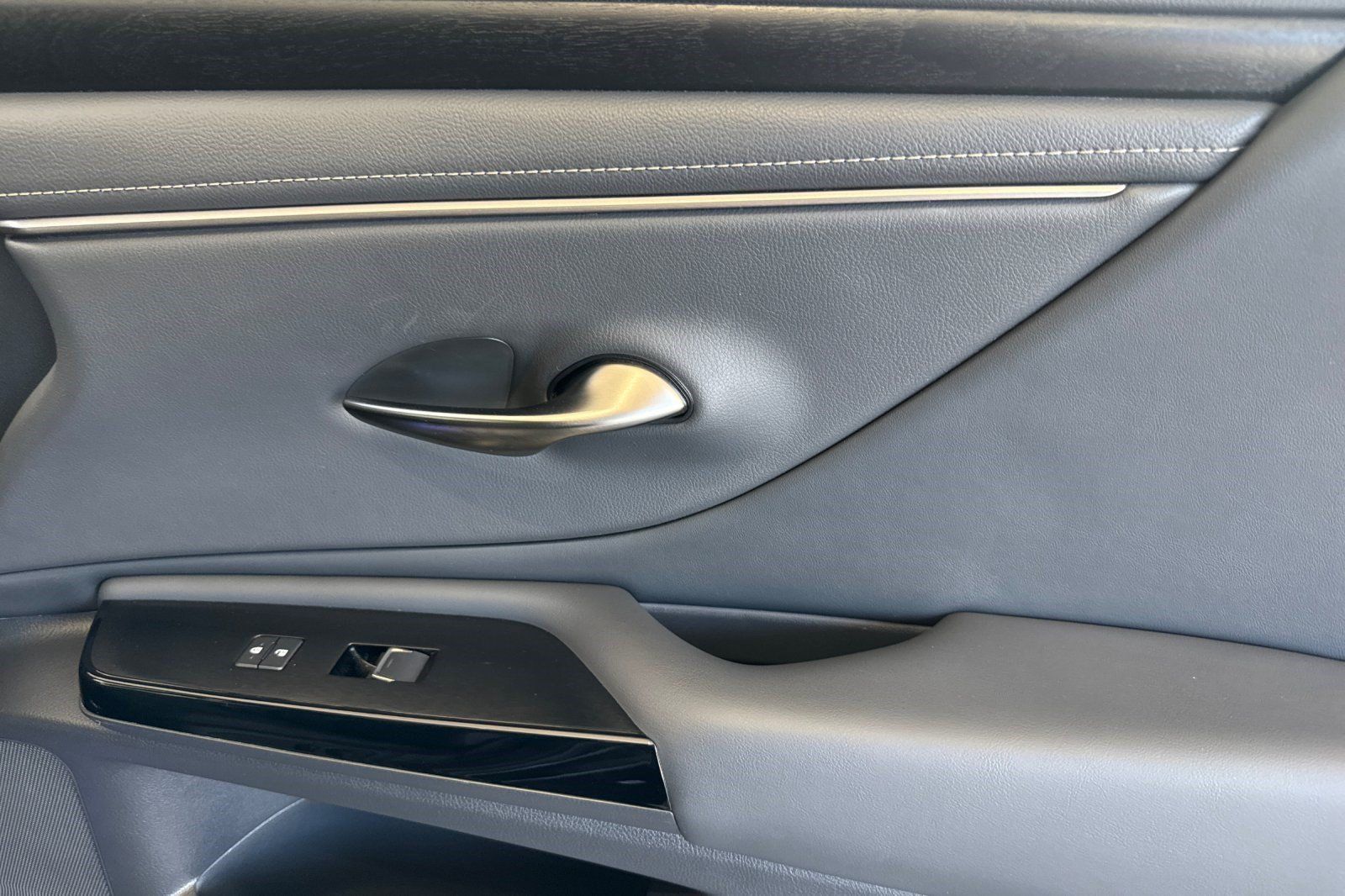 Certified 2025 Lexus ES 300h w/ Premium Package FWD image 21