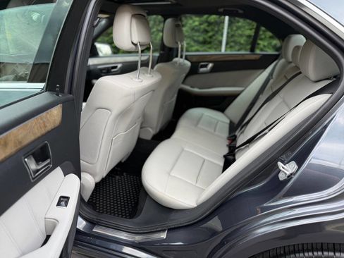 Used 2011 Mercedes-Benz E 350 4MATIC Sedan image 29