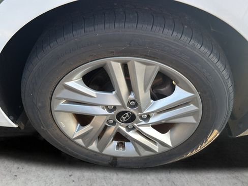 Used 2020 Hyundai Elantra SEL FWD image 19