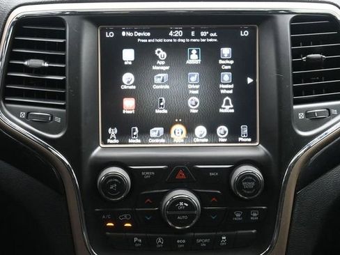 Used 2017 Jeep Grand Cherokee Laredo AWD/4WD image 22