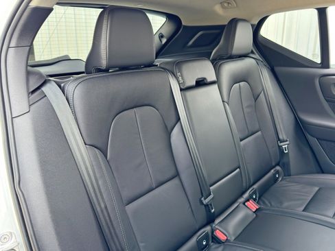 Used 2023 Volvo XC40 B4 Core w/ Convenience Package image 37