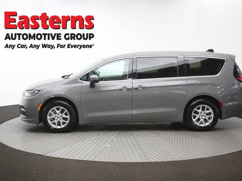 Used 2023 Chrysler Pacifica Touring-L FWD image 60