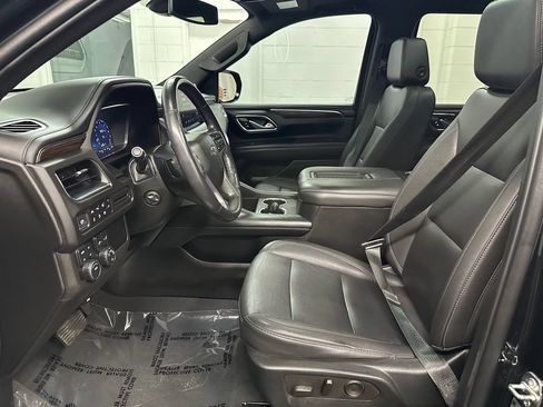 Used 2022 Chevrolet Tahoe Z71 w/ Luxury Package AWD/4WD image 18